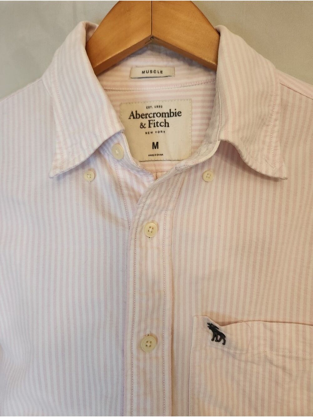 Abercrombie & Fitch Men's M Pink White Striped Oxford Muscle Button Down Shirt - Picture 4 of 11